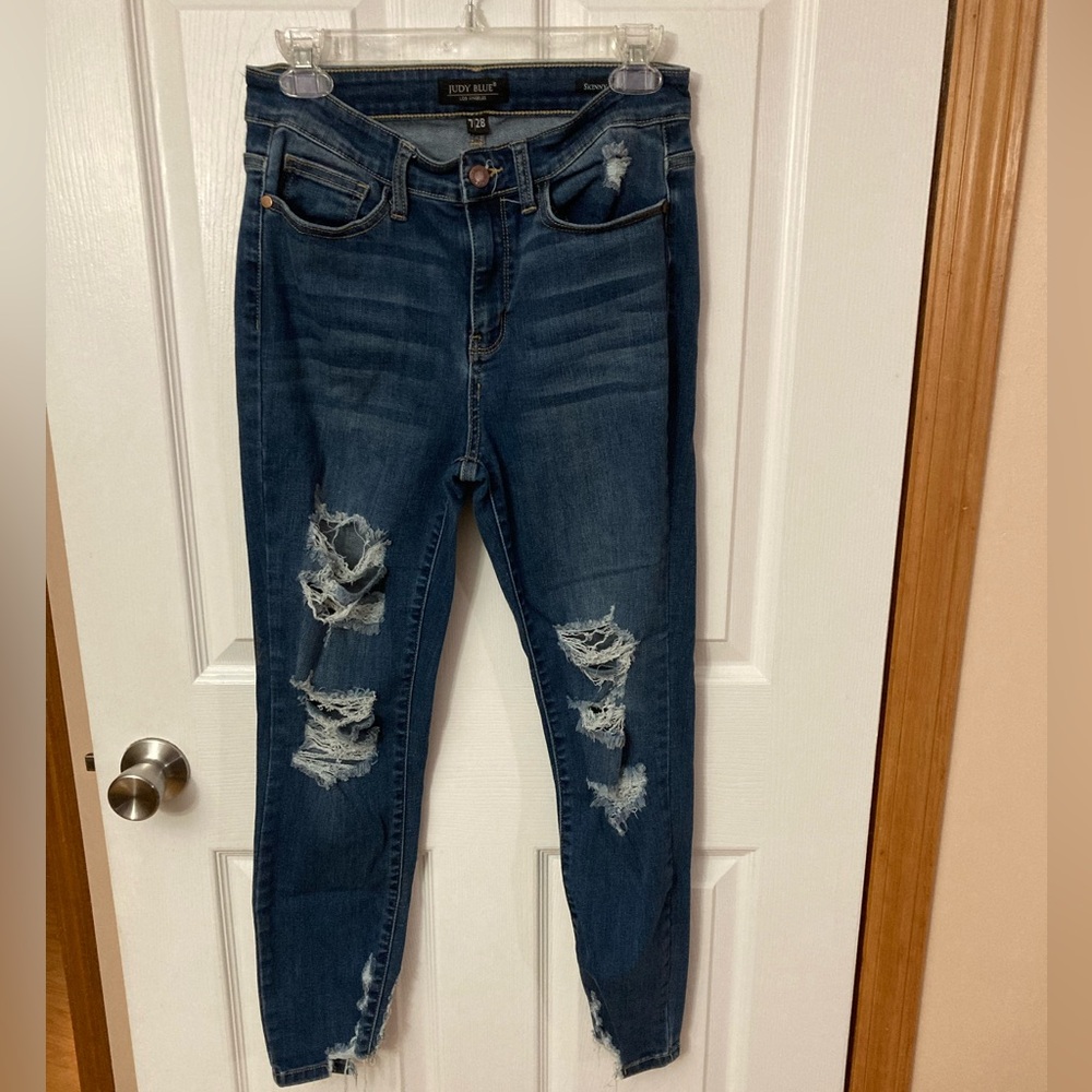 Judy Blue skinny fit distressed jeans. Size 7/28